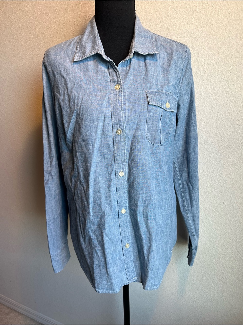 Vineyard Vines Timeless Light Blue Chambray Denim Button Down Shirt Pocket Sz 8